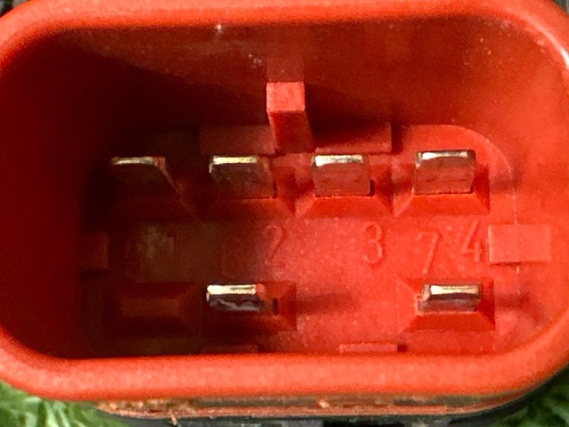 Кнопка стеклоподъемника Ford Fiesta