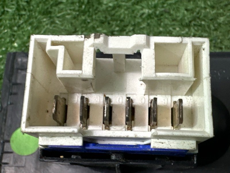 Кнопка стеклоподъемника Fiat Albea