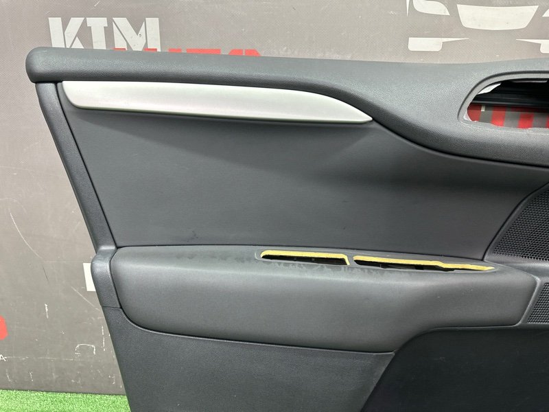 Обшивка двери Citroen C 4