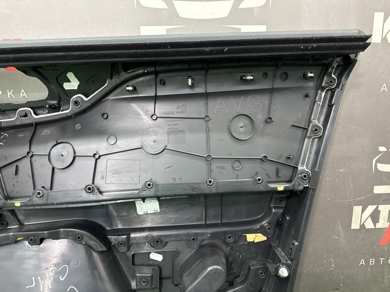 Обшивка двери Citroen C 4