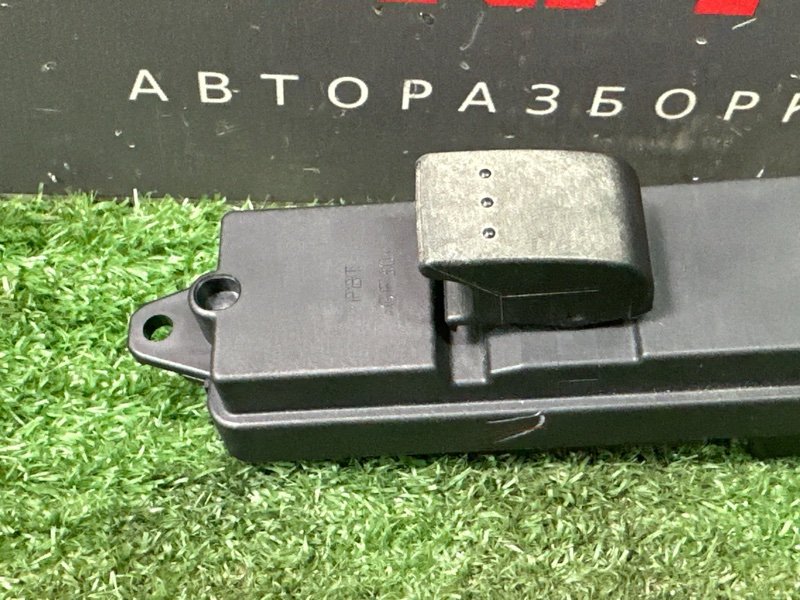 Кнопка стеклоподъемника Mazda 3 BK