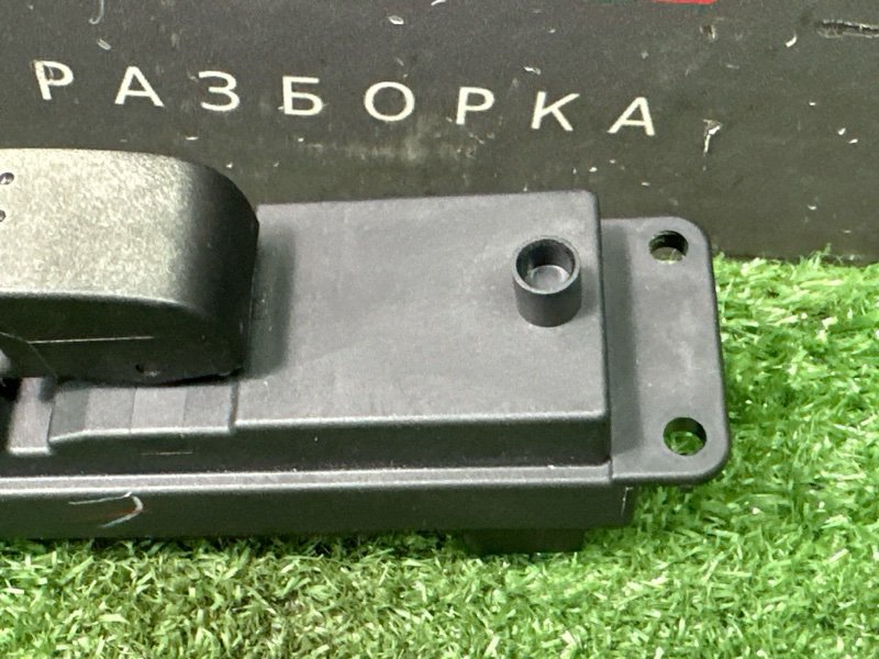 Кнопка стеклоподъемника Mazda 3 BK