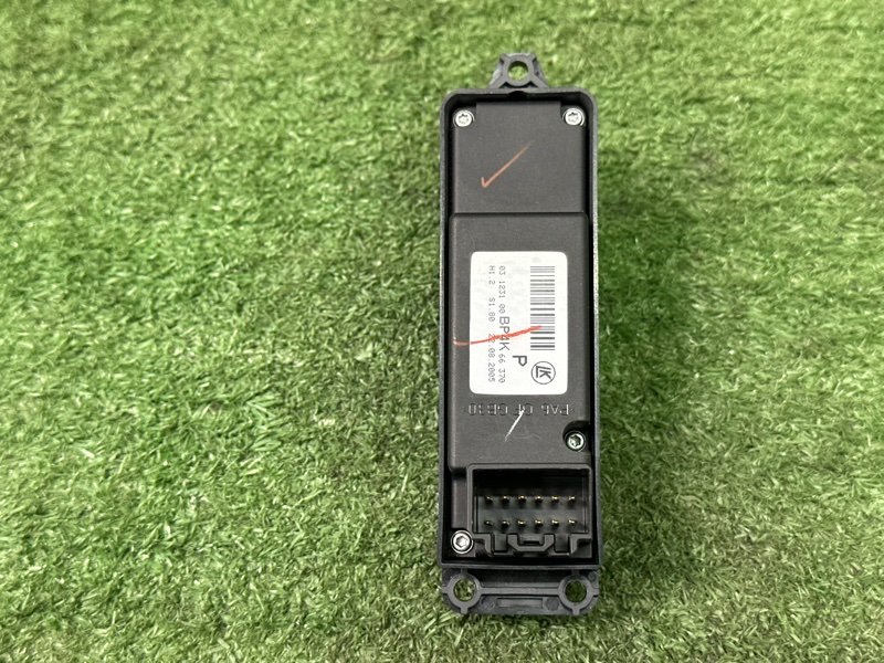 Кнопка стеклоподъемника Mazda 3 BK