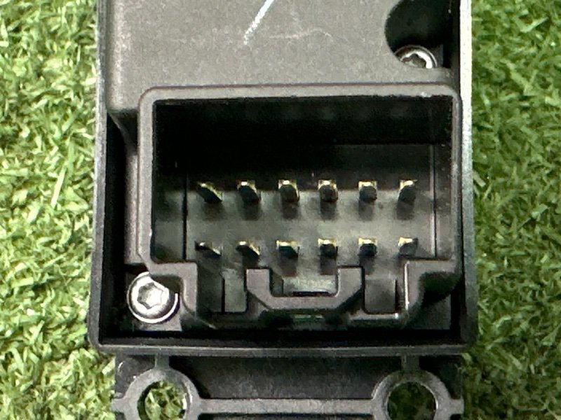 Кнопка стеклоподъемника Mazda 3 BK