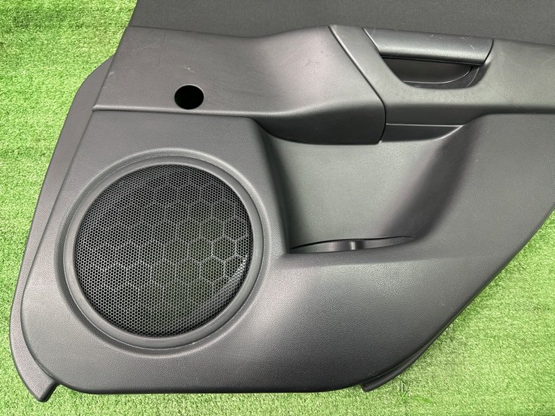 Обшивка двери Mazda 3 BK