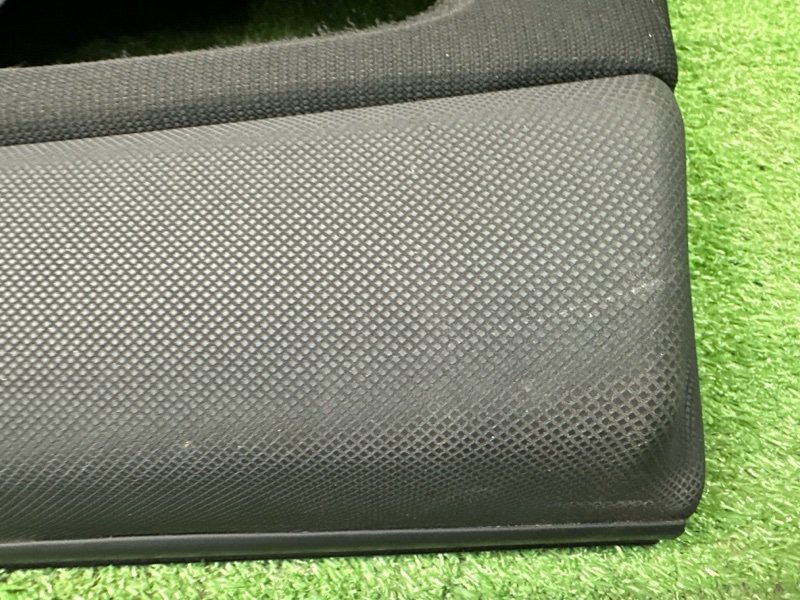 Обшивка двери Mazda 3 BK