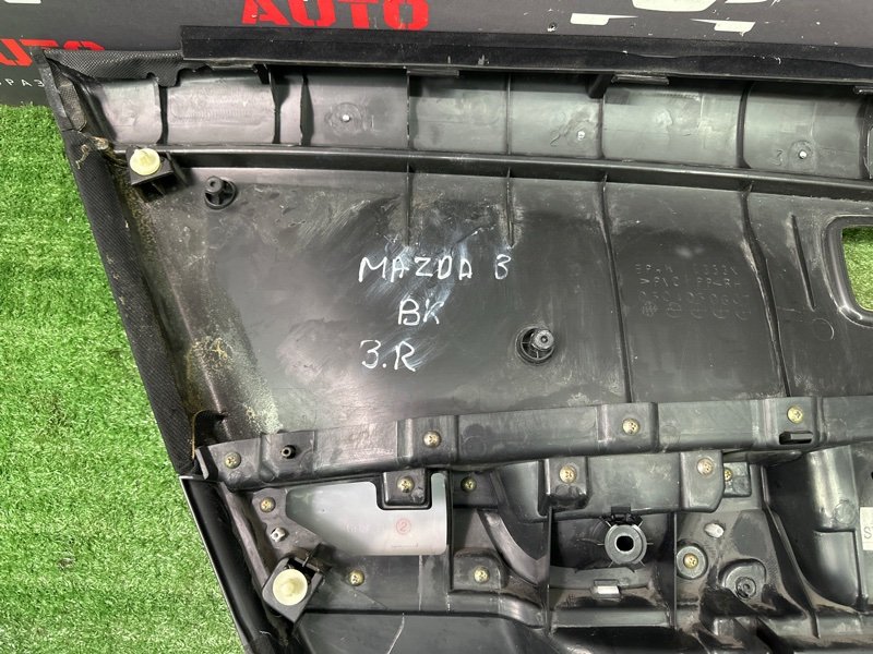 Обшивка двери Mazda 3 BK