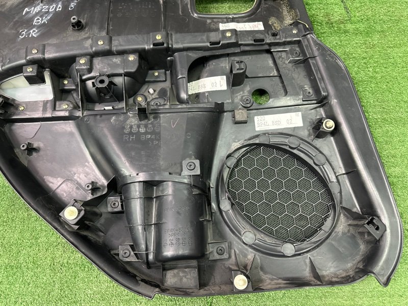 Обшивка двери Mazda 3 BK