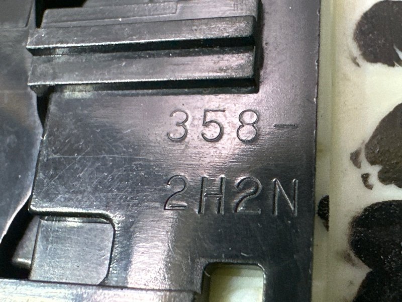 Кнопка стеклоподъемника Mazda 6