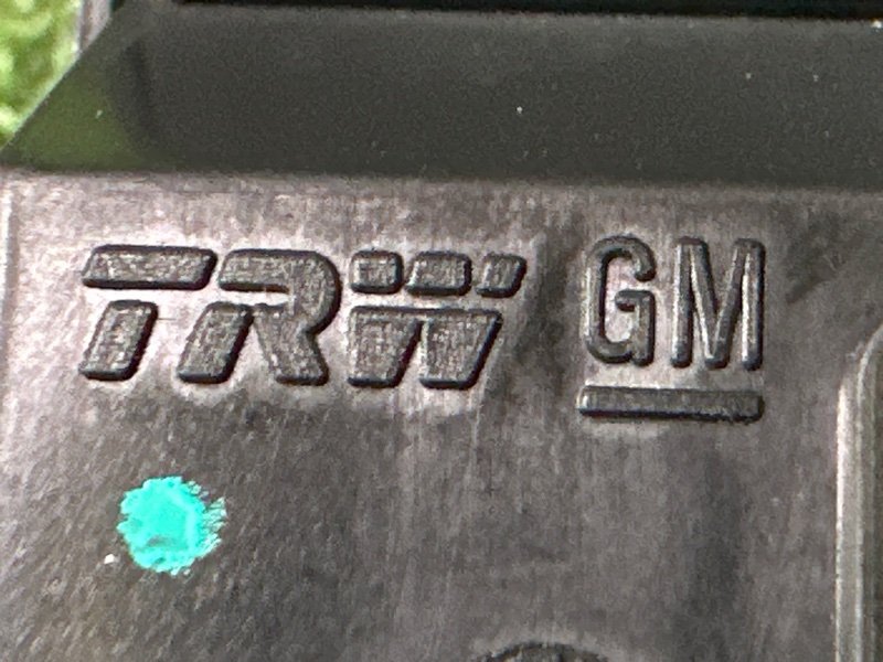 Кнопка стеклоподъемника Opel Astra J