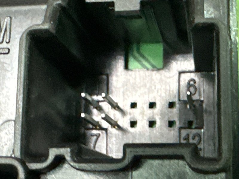 Кнопка стеклоподъемника Opel Astra J