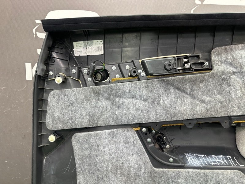 Обшивка двери Chevrolet Captiva C100