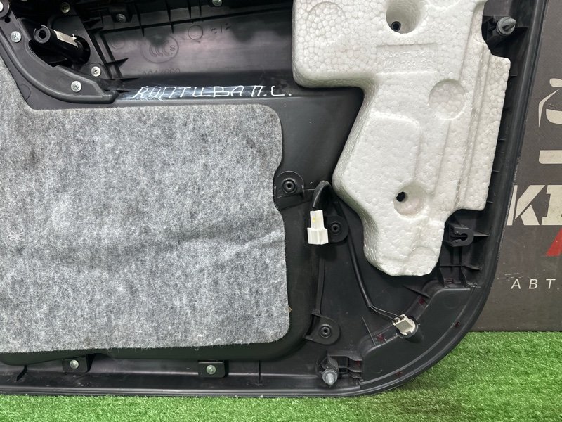 Обшивка двери Chevrolet Captiva C100