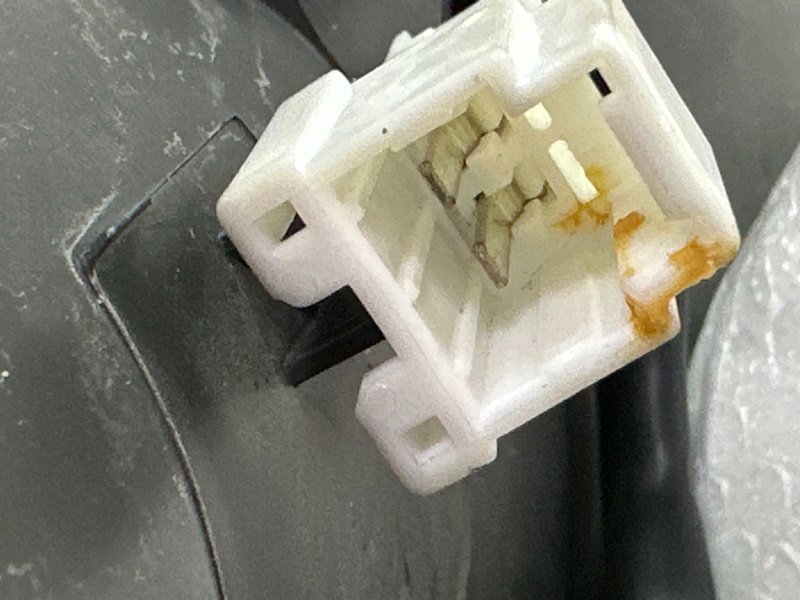 Обшивка двери Chevrolet Captiva C100