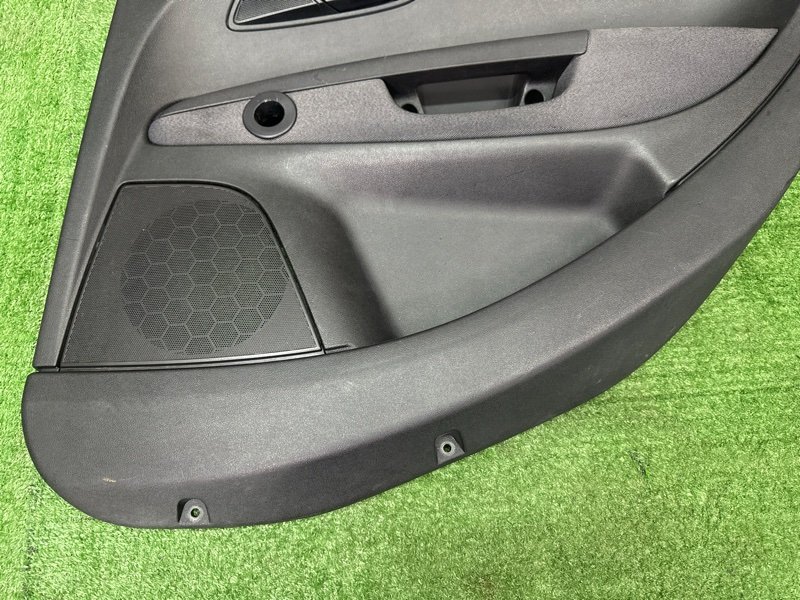 Обшивка двери Fiat Punto