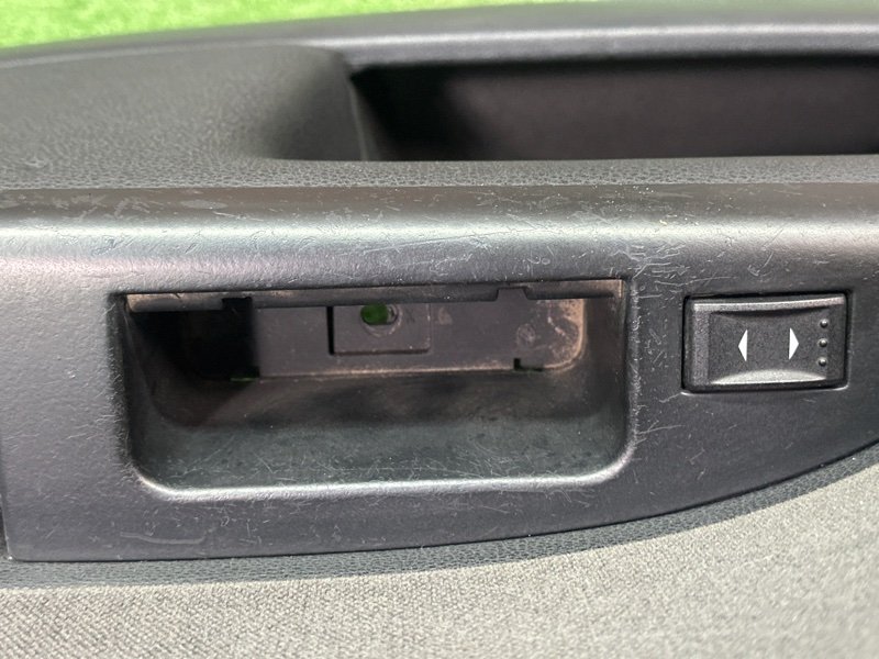 Обшивка двери Ford Mondeo 3