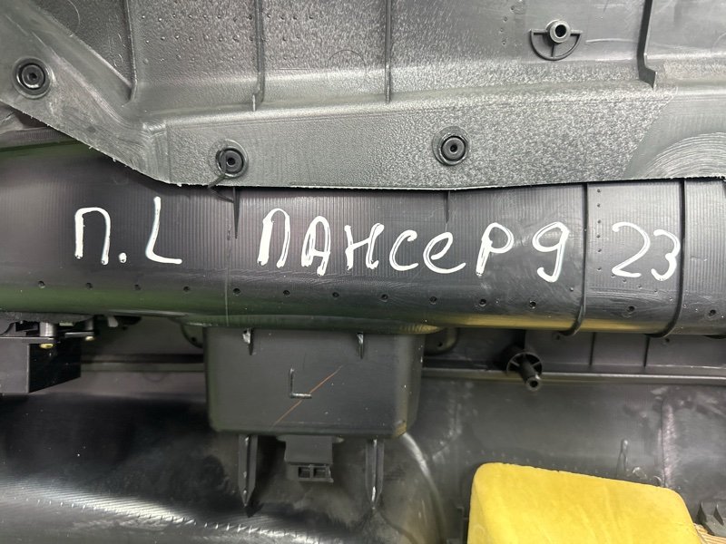 Обшивка двери Mitsubishi Lancer 9