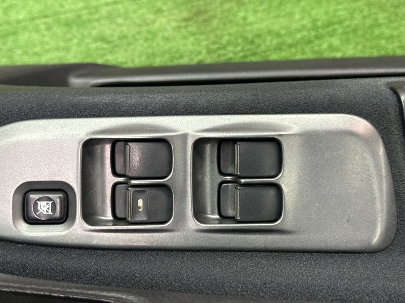 Обшивка двери Mitsubishi Lancer 9