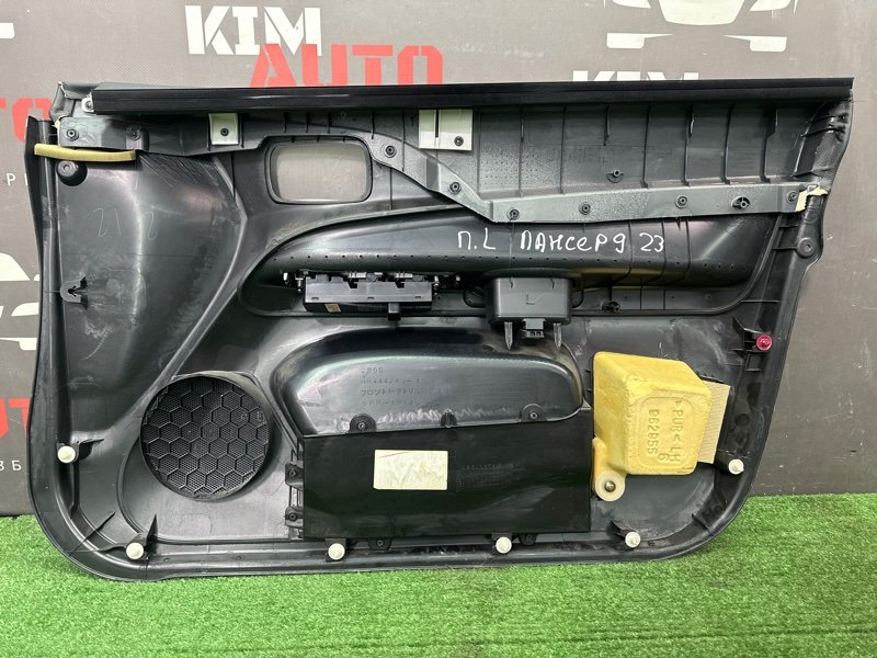 Обшивка двери Mitsubishi Lancer 9