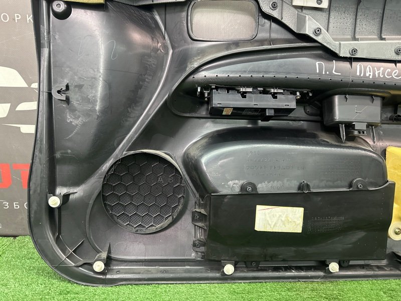 Обшивка двери Mitsubishi Lancer 9