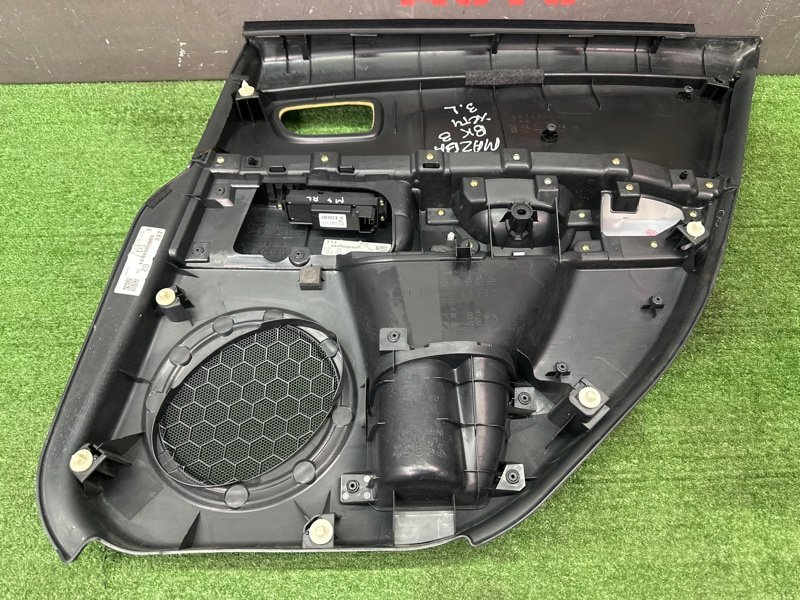 Обшивка двери Mazda 3 BK