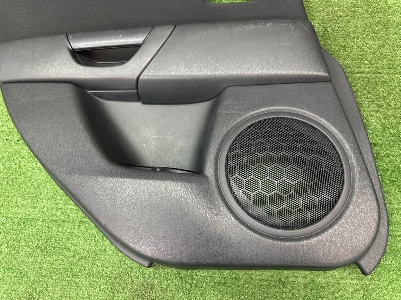 Обшивка двери Mazda 3 BK