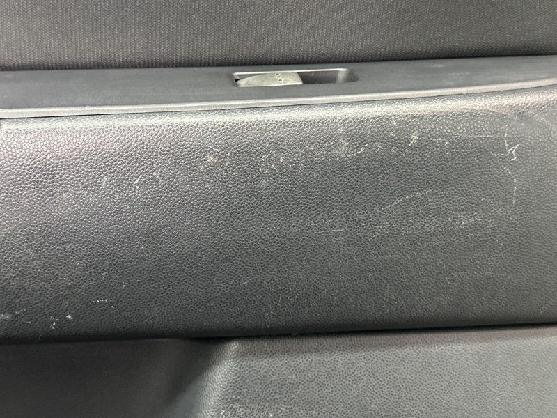 Обшивка двери Mazda 3 BK