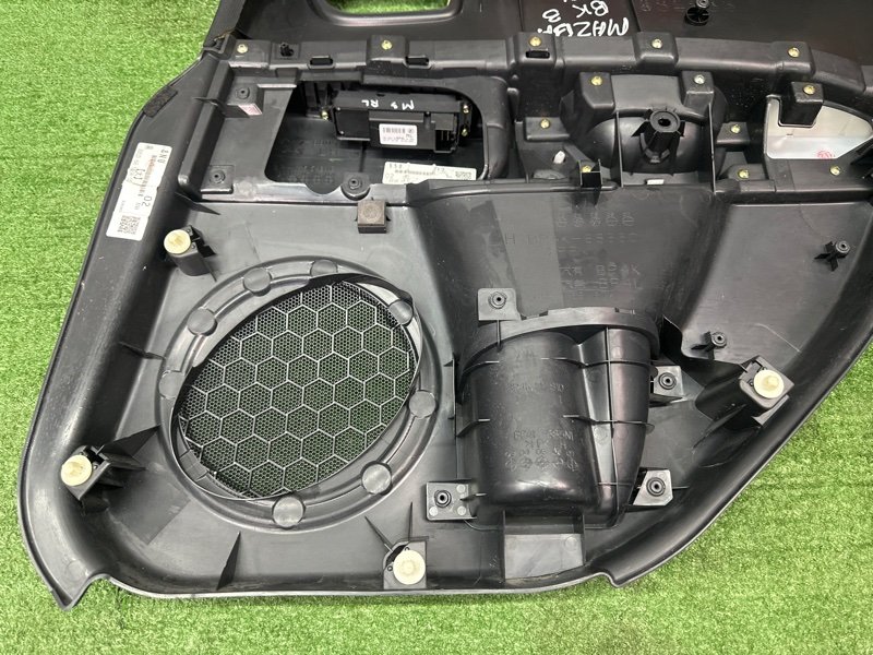 Обшивка двери Mazda 3 BK