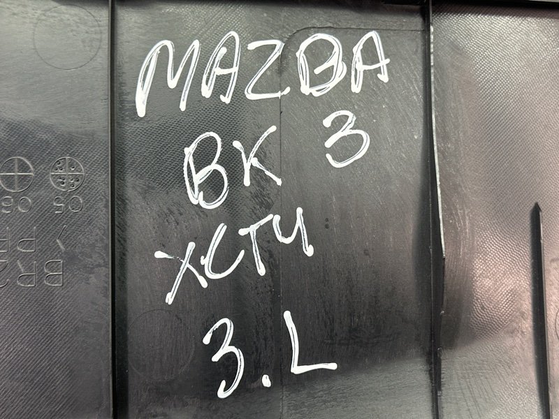 Обшивка двери Mazda 3 BK