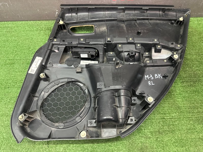 Обшивка двери Mazda 3 BK