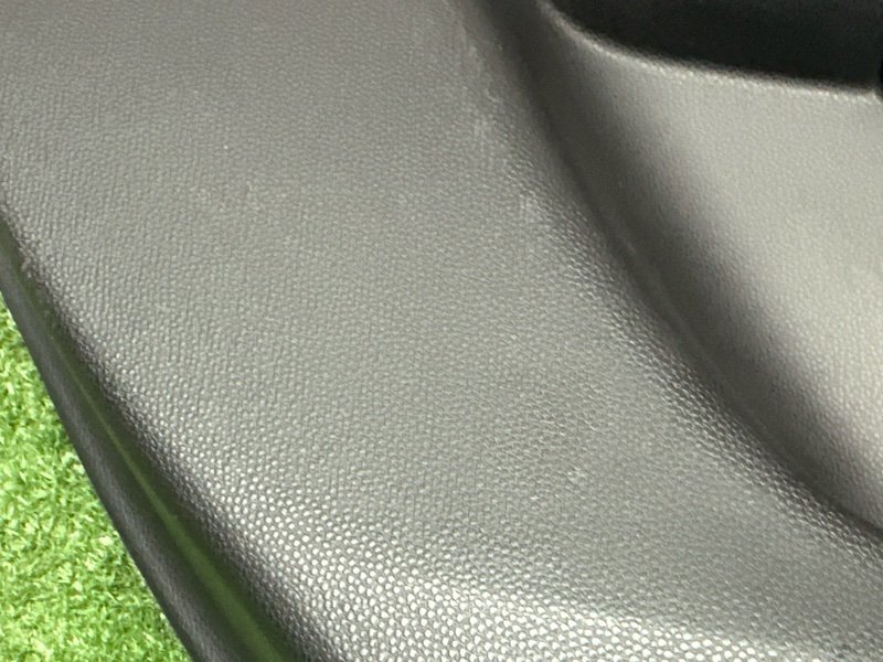 Обшивка двери Mazda 3 BK