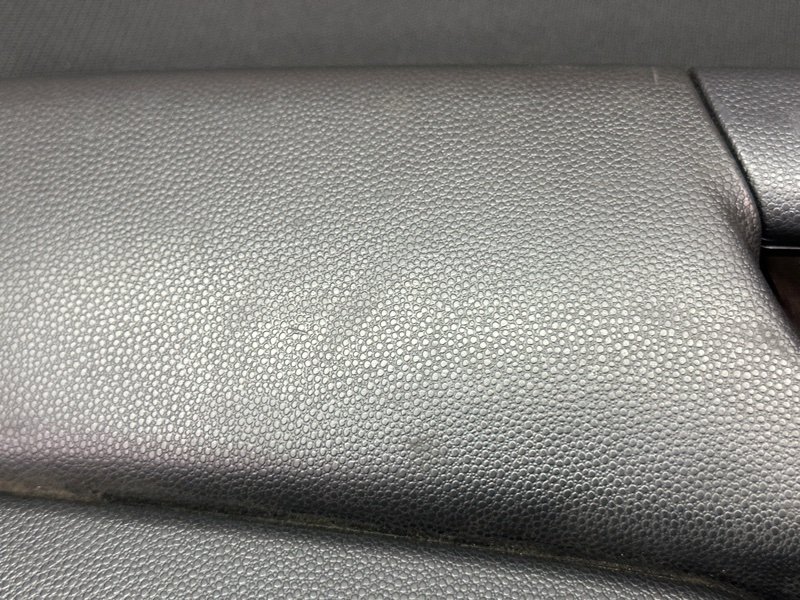 Обшивка двери Mazda 3 BK