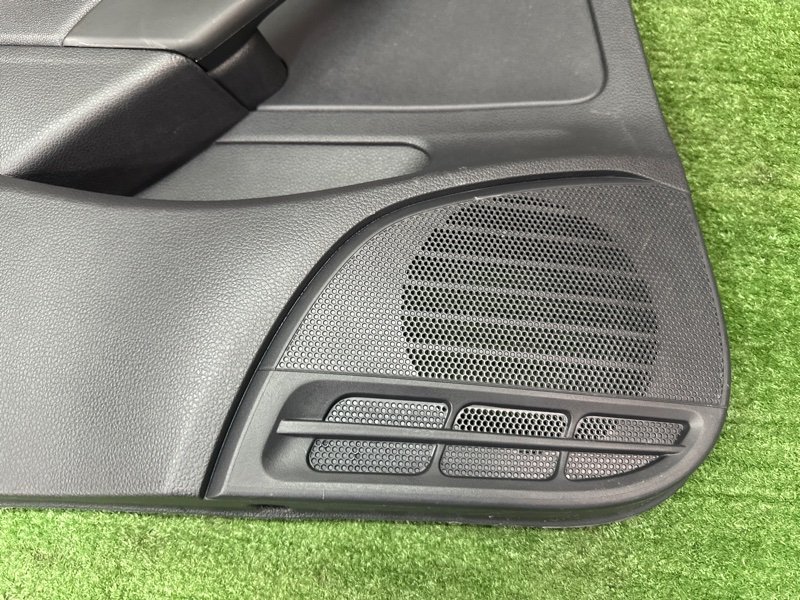 Обшивка двери Volkswagen Polo 5