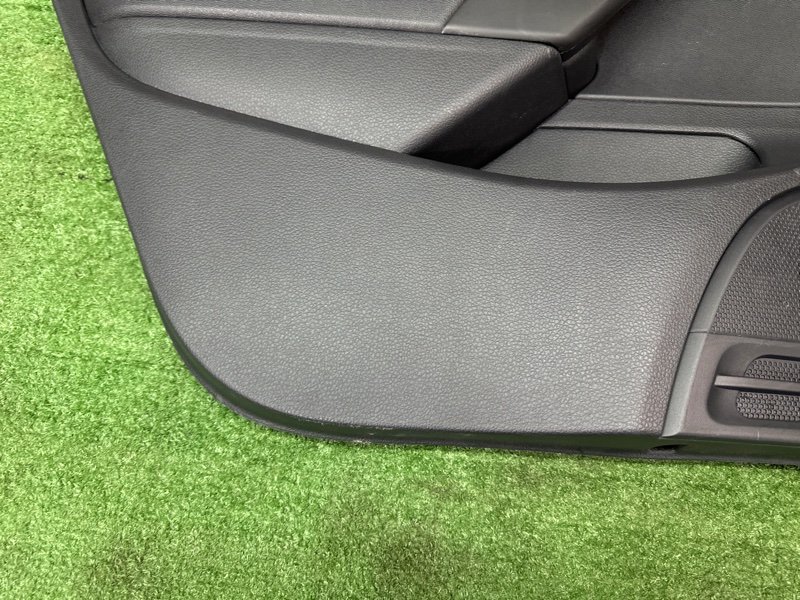 Обшивка двери Volkswagen Polo 5