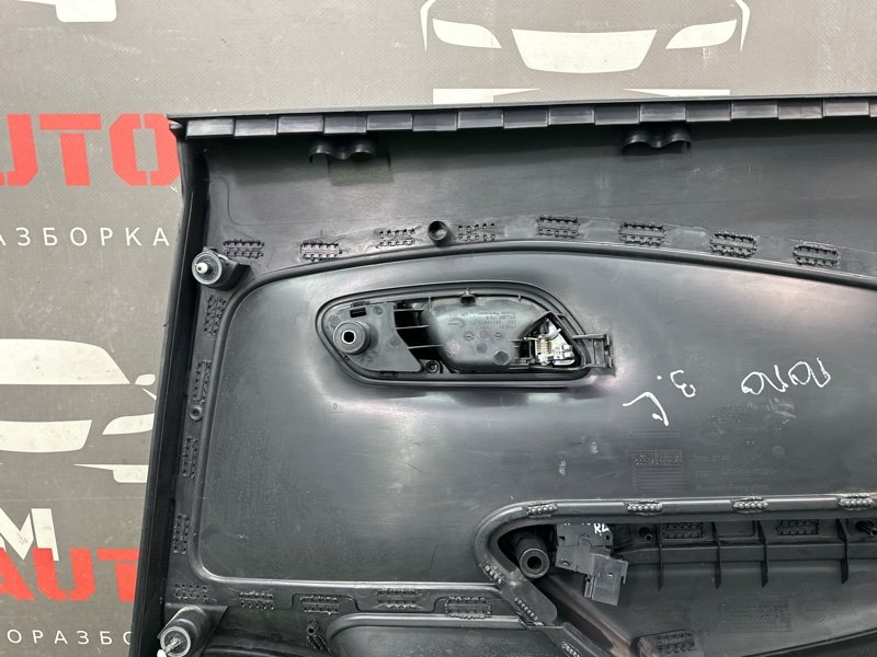 Обшивка двери Volkswagen Polo 5