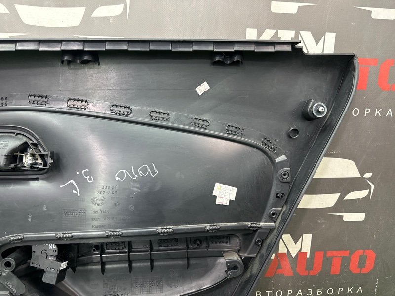 Обшивка двери Volkswagen Polo 5