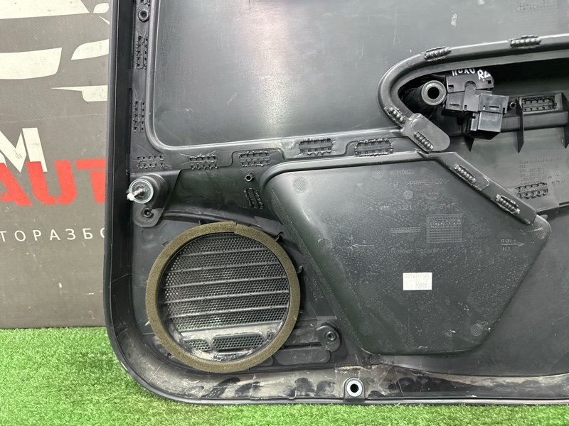 Обшивка двери Volkswagen Polo 5