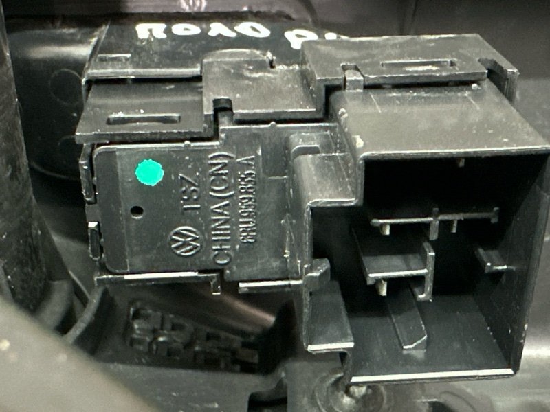 Обшивка двери Volkswagen Polo 5