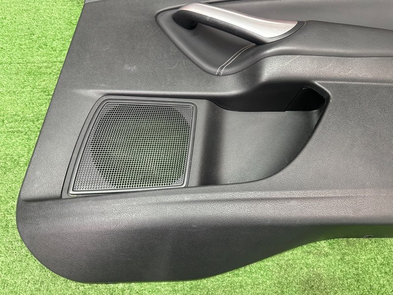 Обшивка двери Ford Mondeo 4