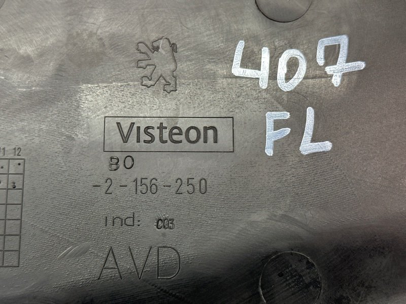 Обшивка двери Peugeot 407