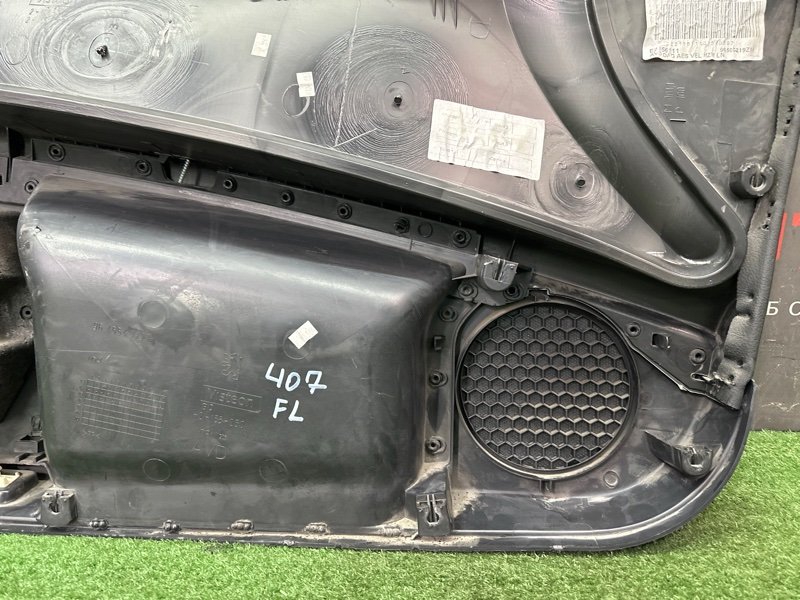 Обшивка двери Peugeot 407