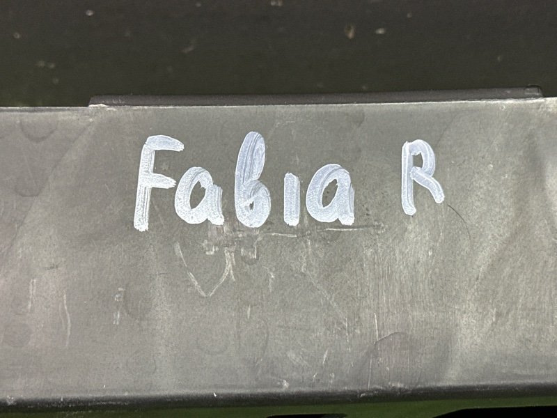 Кронштейн бампера Skoda Fabia 2