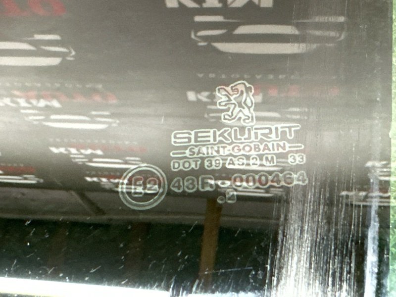 Стекло двери Peugeot 206 3E