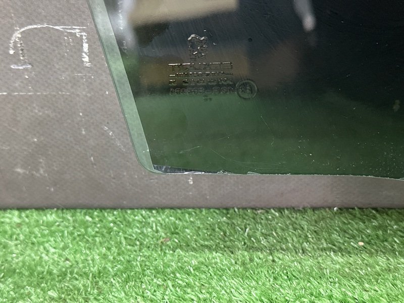 Стекло двери Peugeot 206 3E