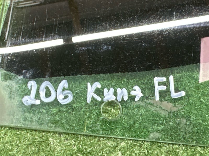 Стекло двери Peugeot 206 3E