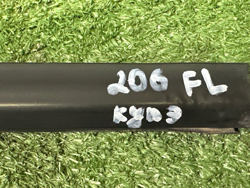 Уплотнитель стекла наружный (Бархотка) Peugeot 206 3E