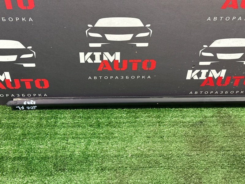 Уплотнитель стекла наружный (Бархотка) Peugeot 206 3E