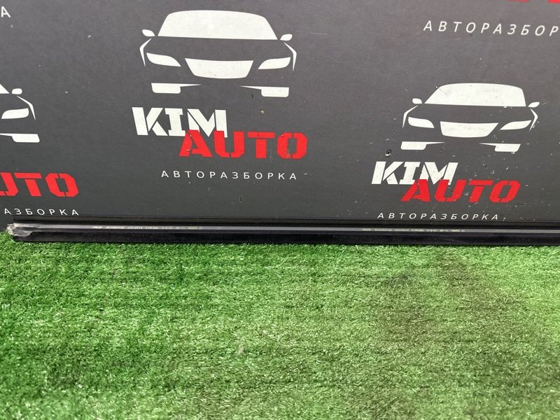 Уплотнитель стекла наружный (Бархотка) Peugeot 206 3E