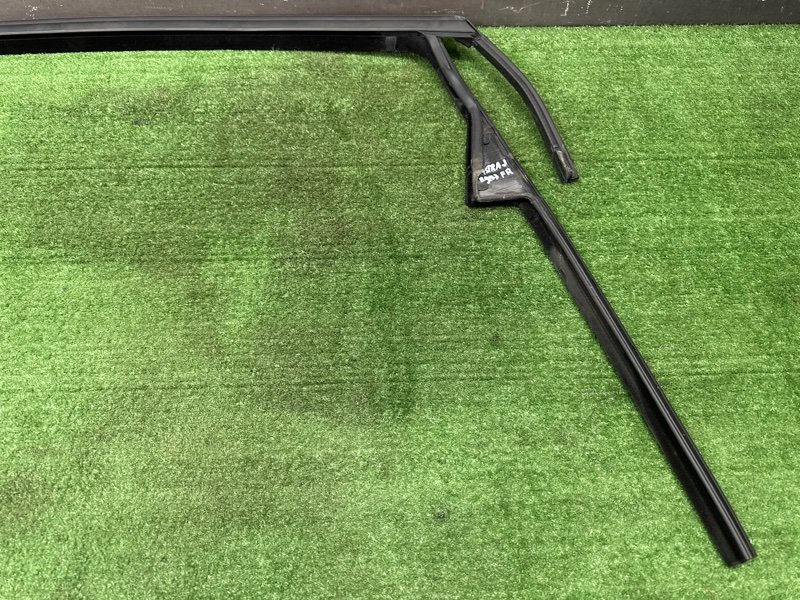 Уплотнитель стекла направляющий Opel Astra J