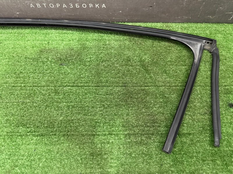 Уплотнитель стекла направляющий Opel Astra J